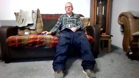 Snapshot of letmestrip chatting on February 10, 11:42 pm paul online show from February 10, 11:42 pm