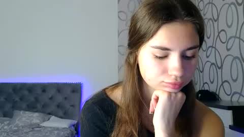 Snapshot of lette_emily chatting on October 13, 11:32 am Emily online show from October 13, 11:32 am