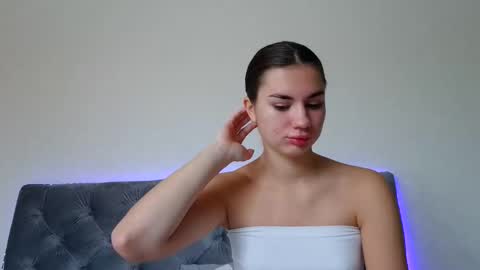 Snapshot of lette_emily chatting on October 28, 10:30 am Emily online show from October 28, 10:30 am