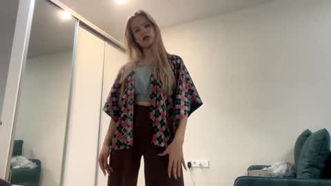 Kate online show from April 21, 1:17 pm