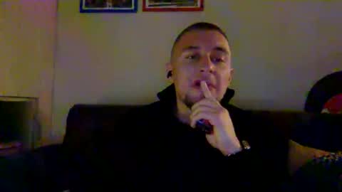 Snapshot of lev1ngston chatting on November 17, 6:14 pm lev1ngston online show from November 17, 6:14 pm
