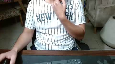 Snapshot of levy_xxx chatting on July 19, 2:15 am levy lupin online show from July 19, 2:15 am