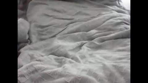 Snapshot of leweylewy chatting on October 15, 2:33 am leweylewy online show from October 15, 2:33 am