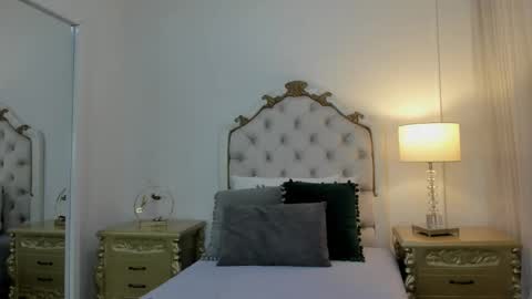 Snapshot of lexa_25_ chatting on December 16, 11:59 am online show from December 16, 11:59 am