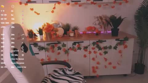 Lexy - Follow me online show from November 14, 9:30 am