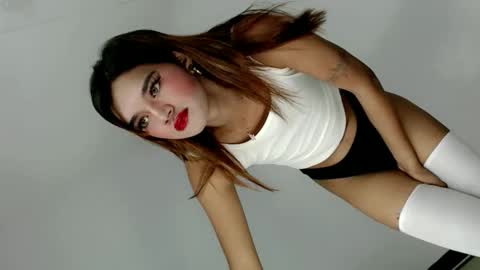 Snapshot of lexia_naj chatting on February 21, 6:53 pm Lexia online show from February 21, 6:53 pm