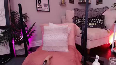 Lexi Smith online show from October 5, 2:26 pm