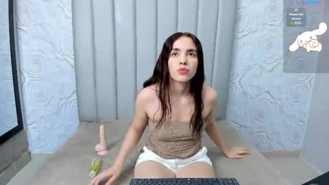 LexiCutee online show from June 10, 3:44 pm