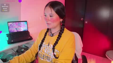 Snapshot of lexie_babe chatting on June 9, 12:11 am Lexie Thompson 8pm 0000am -5 online show from June 9, 12:11 am