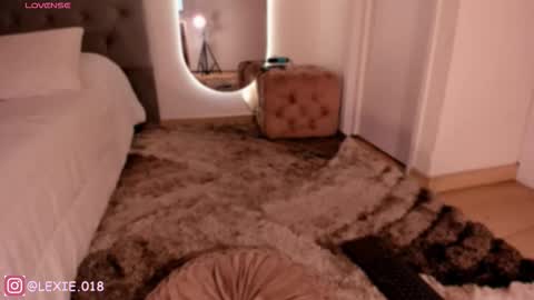 Snapshot of lexie_red chatting on March 7, 11:35 pm LEXIE online show from March 7, 11:35 pm