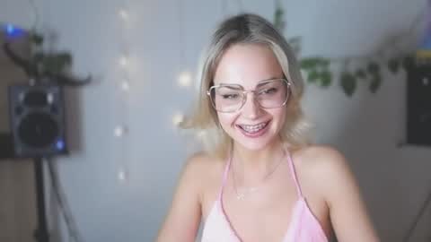 Lexie online show from December 11, 6:42 pm