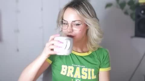 Lexie online show from January 9, 8:03 am