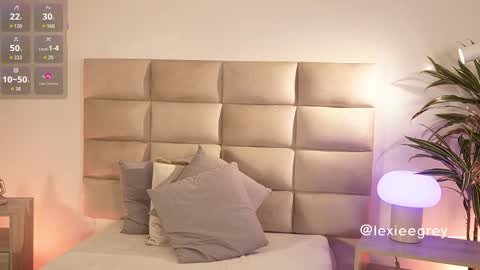 Lexie  online show from February 3, 11:59 am