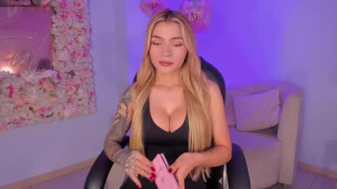 Lexie  online show from April 16, 7:36 pm