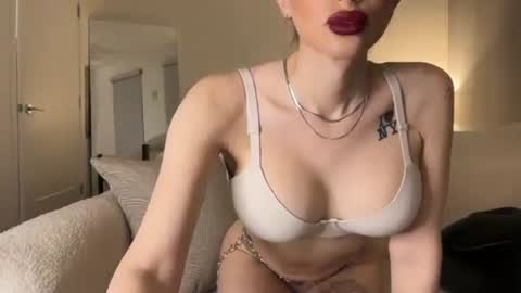 Snapshot of lexii_23 chatting on October 13, 6:24 am Sexy Lexi online show from October 13, 6:24 am