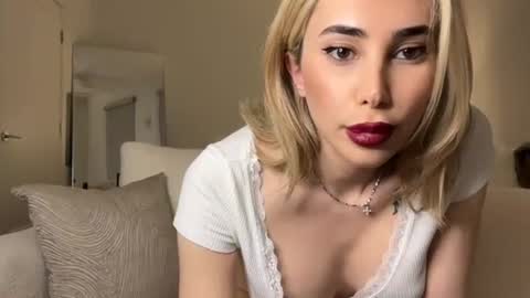Snapshot of lexii_23 chatting on October 17, 6:16 am Sexy Lexi online show from October 17, 6:16 am