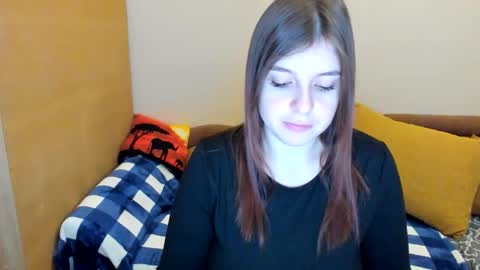 Snapshot of lexiluxlov chatting on December 3, 8:00 am Elisabeth online show from December 3, 8:00 am