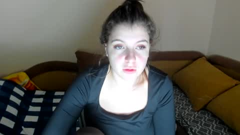 Snapshot of lexiluxlov chatting on December 19, 3:46 am Elisabeth online show from December 19, 3:46 am