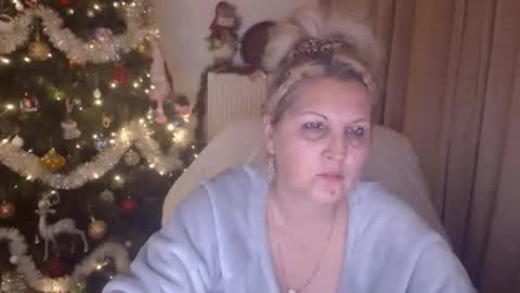 Hannah online show from December 14, 9:08 pm