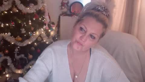 Hannah online show from December 15, 10:52 am