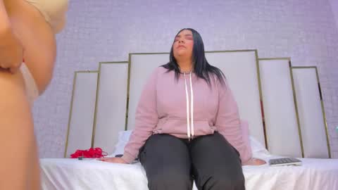 lexy and mia online show from December 17, 3:12 am