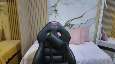 lexy_tay online show from May 12, 11:40 am