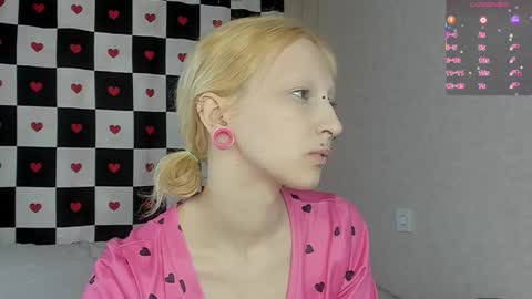 Snapshot of lexy_woorhez chatting on February 13, 9:05 am Lexy online show from February 13, 9:05 am