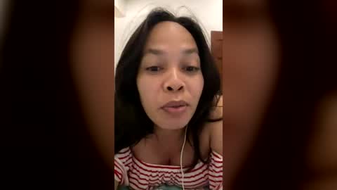 Snapshot of leyanne986106 chatting on June 18, 12:53 pm leyanne986106 online show from June 18, 12:53 pm