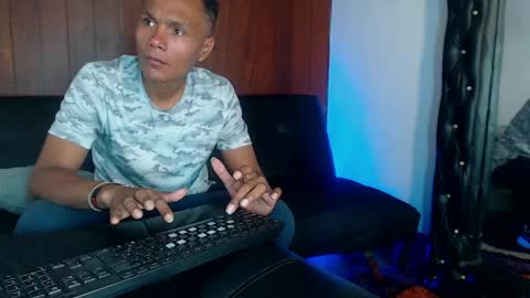 Snapshot of leyker_ath chatting on April 11, 8:02 pm leyker_ath online show from April 11, 8:02 pm