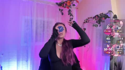 Snapshot of leyla_collins chatting on December 20, 2:08 am online show from December 20, 2:08 am