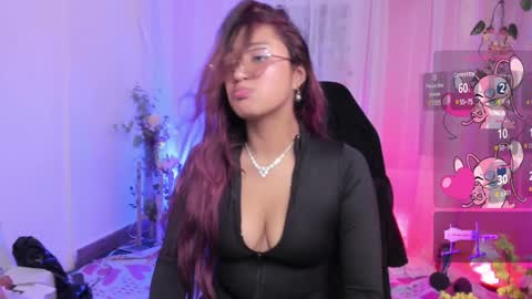 Snapshot of leyla_collins chatting on December 20, 8:17 am online show from December 20, 8:17 am