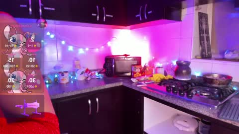 Snapshot of leyla_collins chatting on December 24, 6:44 am online show from December 24, 6:44 am