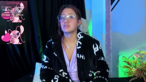 Snapshot of leyla_collins chatting on January 10, 5:26 am online show from January 10, 5:26 am