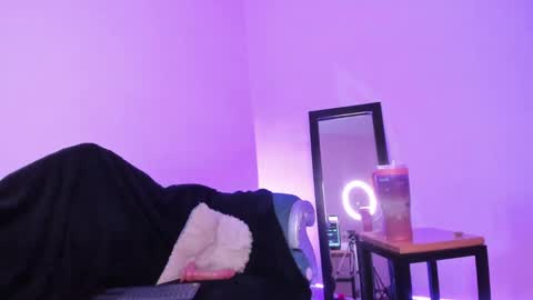 Snapshot of leyla_collins chatting on January 12, 5:24 am online show from January 12, 5:24 am