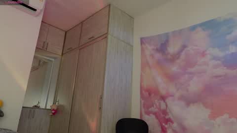 Snapshot of leyre_lerr chatting on December 20, 6:04 pm Jessica online show from December 20, 6:04 pm