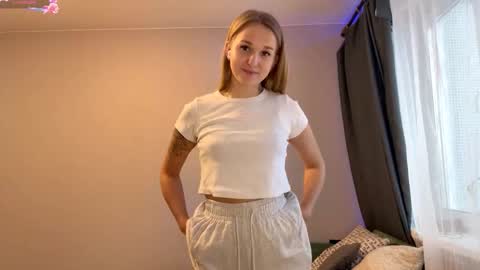 Mia online show from November 25, 12:27 pm