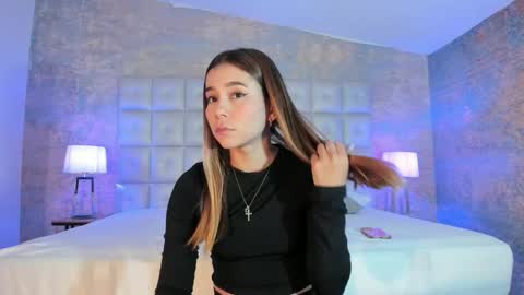 LEZY online show from November 24, 7:35 pm