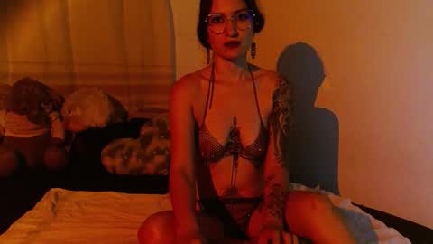 liliana online show from October 11, 6:01 am