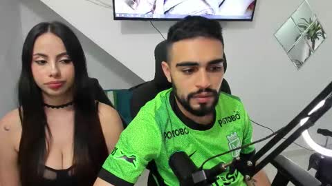 Snapshot of lia_and_felipe chatting on March 1, 9:28 pm Lia y Felipe -- online show from March 1, 9:28 pm