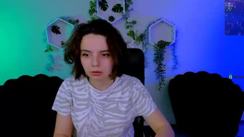 Snapshot of lia_dream_ chatting on June 16, 8:17 am lia_dream_ online show from June 16, 8:17 am