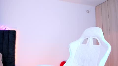 Little Queen Lia  online show from February 20, 8:25 pm