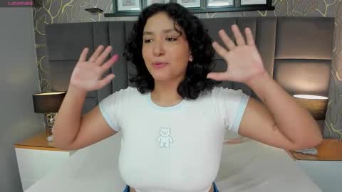 Snapshot of lia_savage chatting on February 3, 11:48 am online show from February 3, 11:48 am