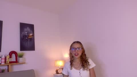Juliana online show from May 1, 6:34 pm