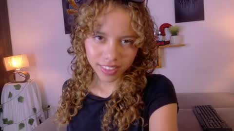 Juliana online show from May 15, 6:59 pm