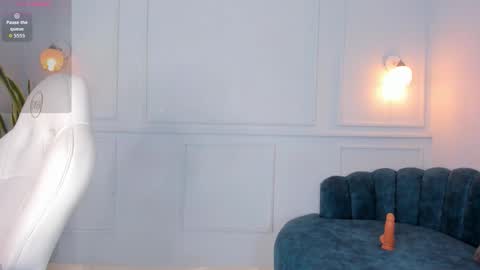 LIA  online show from November 8, 3:45 pm