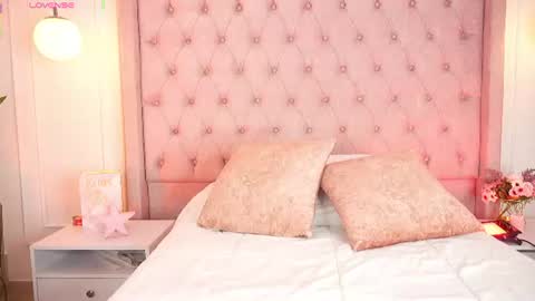Snapshot of lia_velez_ chatting on June 25, 11:37 am LIA online show from June 25, 11:37 am