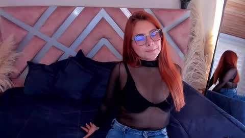 Snapshot of lia_velvet__ chatting on March 2, 1:40 pm Lia online show from March 2, 1:40 pm