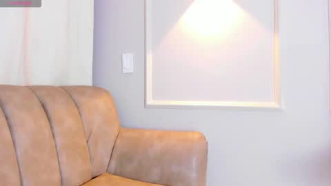 Snapshot of lia_walton__ chatting on December 7, 12:02 pm liz walton online show from December 7, 12:02 pm