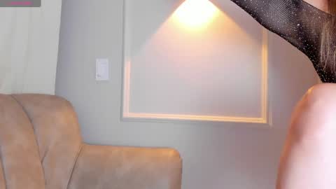 Snapshot of lia_walton__ chatting on January 18, 12:04 pm liz walton online show from January 18, 12:04 pm