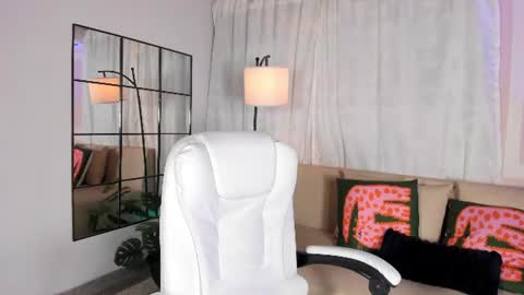 Snapshot of liaamoon_ chatting on June 17, 12:18 pm Lia online show from June 17, 12:18 pm